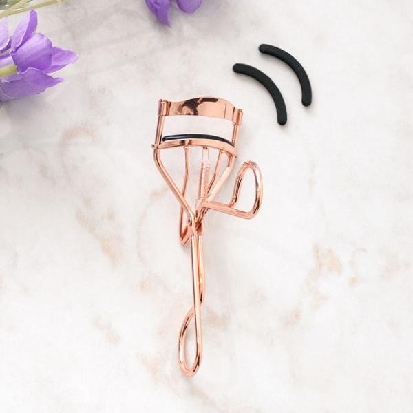 Усовершенствованный пружинный щипчик для завивки ресниц